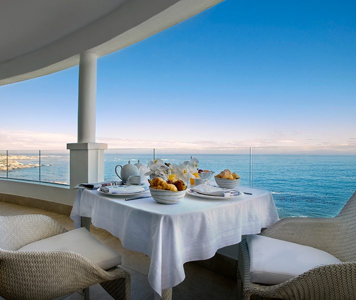 037-presidential-suite-balcony-breakfast-table