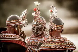 La rica historia cultural de Kenia puede observarse en sus numerosas tribus seminómadas, como los samburu, en la foto de arriba | Safari Collection