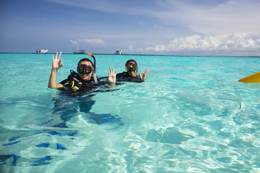 Learning to scuba dive at Mnemba Island Lodge, Zanzibar | Go2Africa 