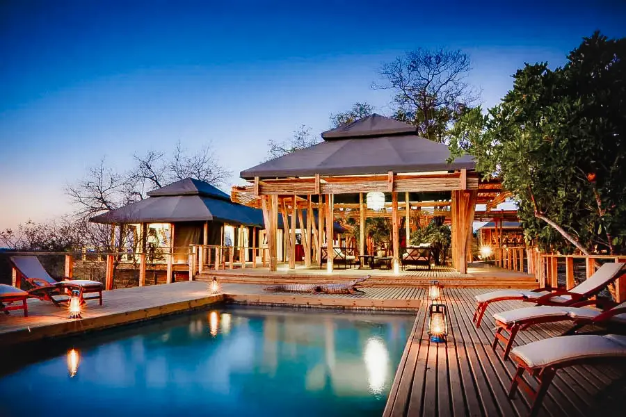 SimbavatiHilltopLodge-Piscina-Zona Comunitaria | Go2Africa