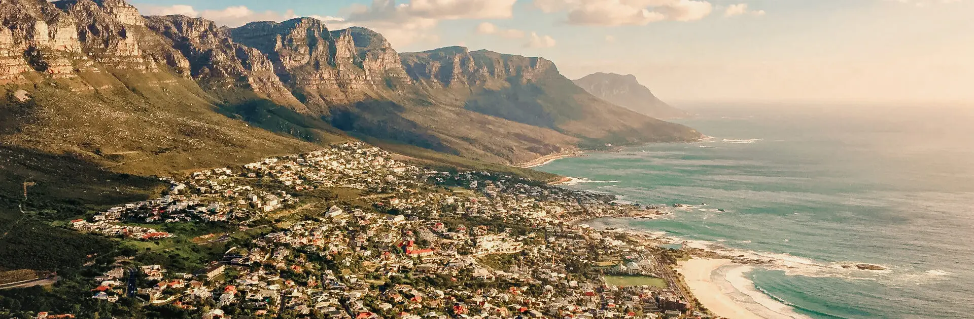 Mirando a Camps Bay en Ciudad del Cabo | Go2Africa