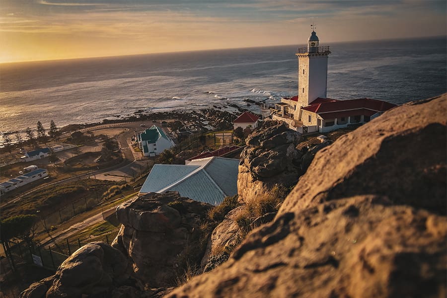 Vista aérea de Mossel Bay a lo largo de la Ruta Jardín, Sudáfrica.