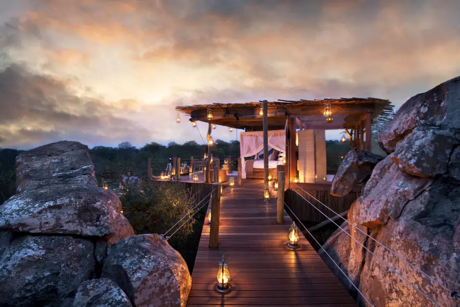 Cama aislada en la naturaleza, reserva de caza Lion Sands | Go2Africa 