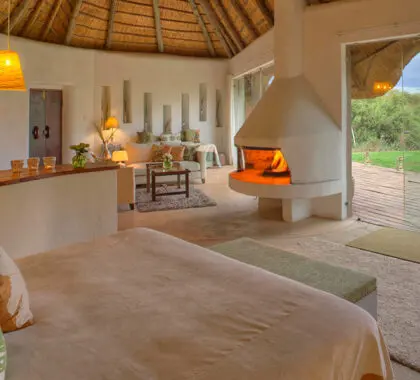 Encantadora chimenea y excepcionales vistas desde su suite.