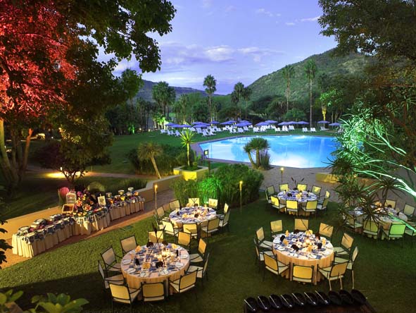 A poolside buffet makes the perfect end to a day of adventure & fun in South Africa's undisputed entertainment resort.
