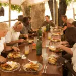 Los safaris comienzan temprano en Mana Pools, pero será bien recompensado con un clásico brunch de safari.