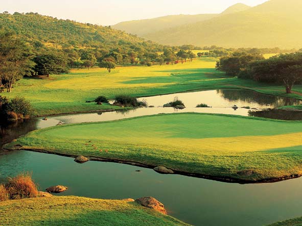 Keen golfers will be delighted by Sun City's two championship courses, each designed by local golfing icon Gary Player.