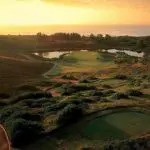 KwaZulu-Natal ofrece la mezcla perfecta de aventura y relajación, personificada por el campo de golf frente al mar de Zimbali Resort.