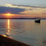 El lago Malawi se visita mejor durante la estación seca, de mayo a octubre, pero se puede disfrutar de una famosa puesta de sol durante todo el año.