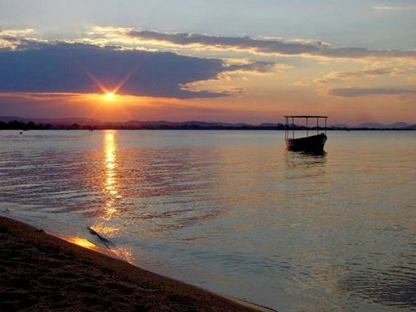Lake Malawi is best visited during the May to October dry season but you can expect a famous sunset all through the year.