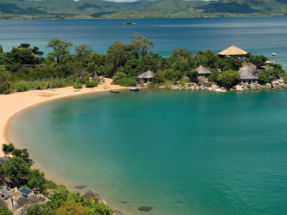 Luxurious Kaya Mawa Lodge provides an all-around experience whether you're on a family holiday or romantic vacation.