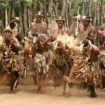 Asegúrese de conocer la cultura zulú durante su safari por KZN; muchos lodges ofrecen también interacciones con la comunidad local.