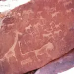 En la región de Twyvelfontein se pueden encontrar grabados rupestres originales realizados por los indígenas.