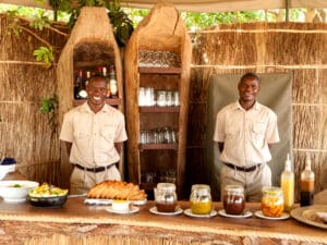 La remota ubicación del lodge no significa que pase hambre: se sirven suntuosas comidas tres veces al día.