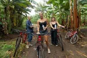 Recorrido en bicicleta por Arusha con colegas.