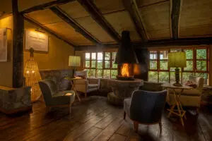 10-virunga-lodge-map-room-004