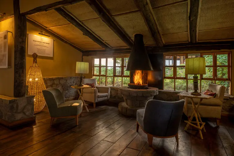 10-virunga-lodge-map-room-004
