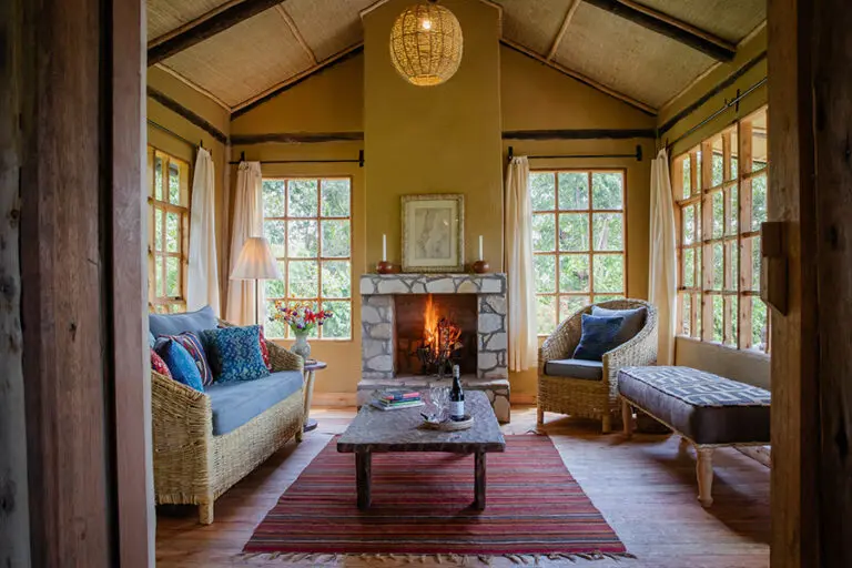 The deluxe Room lounge area.