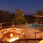 Boma y piscina.
