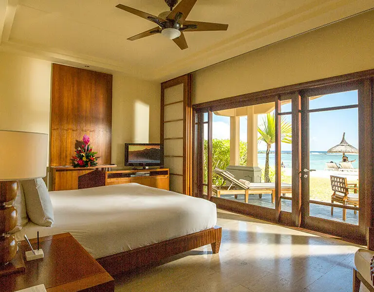 1_shanti-maurice-resort-_-spa_junior-suite-beachfront_bedroom