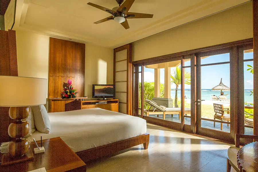 1_shanti-maurice-resort-_-spa_junior-suite-beachfront_bedroom