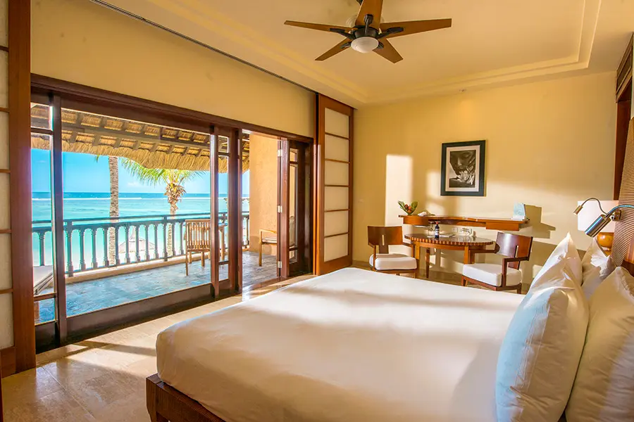1_shanti-maurice-resort-_-spa_junior-suite-oceanfront_bedroom_01