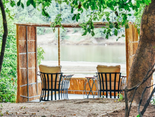 Each chalet has its own private viewing deck that looks out over the river – the perfect place for a quiet lunch or sundowner drinks.