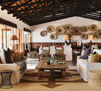 The lounge boasts traditional safari-style décor including original bronzes, works of art and animal trophies mounted on the walls.