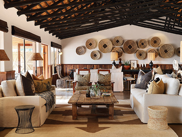 The lounge boasts traditional safari-style décor including original bronzes, works of art and animal trophies mounted on the walls.