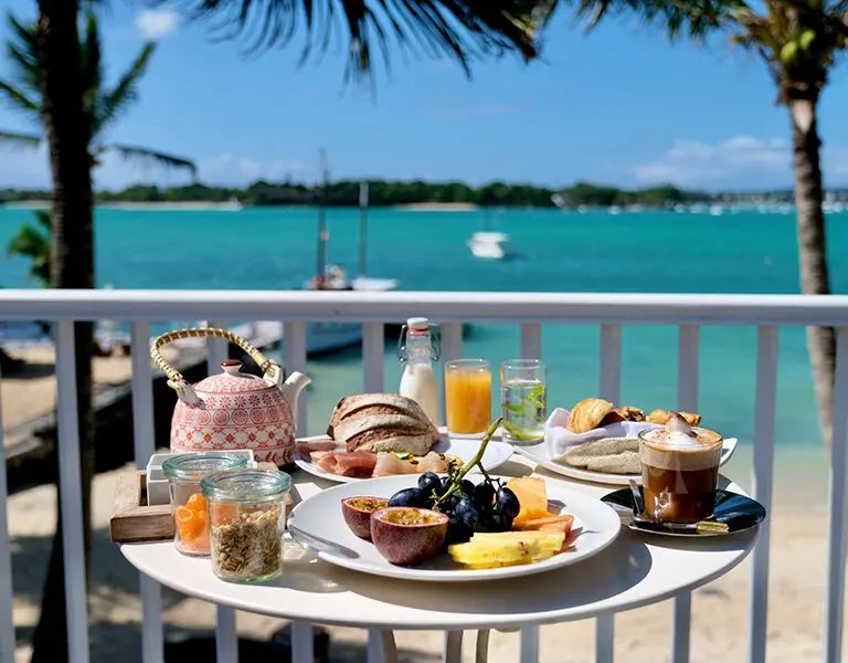 Leisurely breakfasts on the sunny terrace.