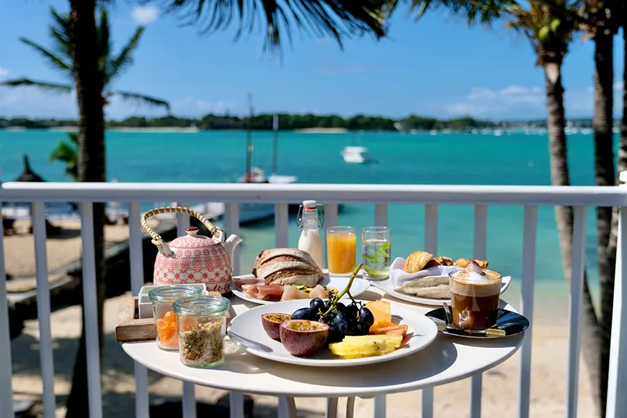 Desayunos tranquilos en la soleada terraza.