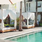 El patio y la zona de la piscina están cerrados y son privados.