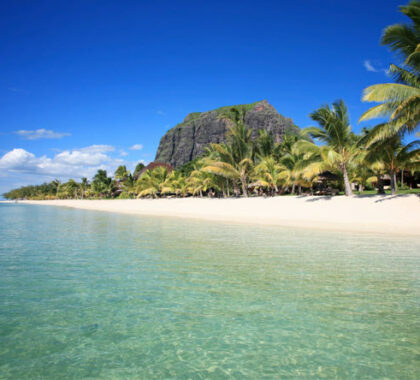 LUX* Le Morne has prime position on the island's tranquil Le Morne Penninsula.
