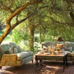 El Ngala Safari Lodge ofrece un ambiente relajado y lujoso, ¡especialmente a la hora del té!