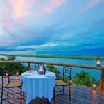 El Chobe Game Lodge tiene vistas al pintoresco río Chobe, hogar de grandes manadas de hipopótamos, cocodrilos y abundantes aves.