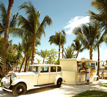 LUX Belle Mare has its very own vintage food truck, bringing the cocktails and snacks to you!
