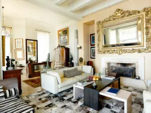 El hotel boutique está decorado con obras de arte y antigüedades de todo el mundo.