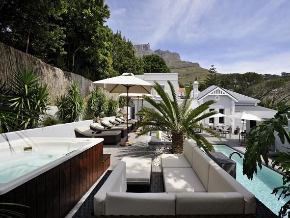 The pool area has large terraces offering magnificent views of Table Mountain and Lion’s Head
