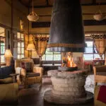 Acogedor salón del Virunga Lodge 