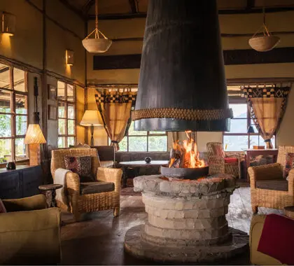 Acogedor salón del Virunga Lodge 
