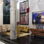 Il occupe six étages au-dessus du Zeitz Museum of Contemporary Art Africa, qui a pour ambition de posséder la plus grande collection d'art moderne africain au monde.