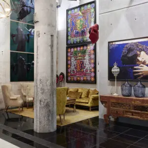 Il occupe six étages au-dessus du Zeitz Museum of Contemporary Art Africa, qui a pour ambition de posséder la plus grande collection d'art moderne africain au monde.