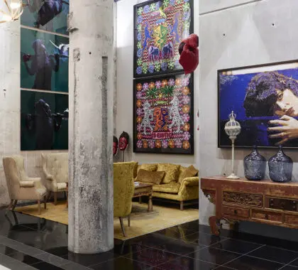 Ocupa seis plantas por encima del Museo Zeitz de Arte Contemporáneo de África, que aspira a tener la mayor colección de arte africano moderno del mundo.