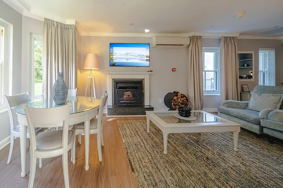 300s_1_beddroom_lounge