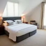 Las habitaciones, lujosamente decoradas, son espaciosas y contemporáneas, con un matiz clásico.