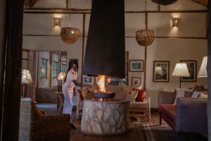 5-bwindi-lodge-fire-place-ah1i5588