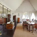 Saboree los sabores de África. San Camp tiene fama de ofrecer una cocina deliciosa e innovadora: piense en tartaletas de tomate fresco, tarta de tres capas de plátano y caramelo, y el mejor buey Wellington que haya probado jamás.