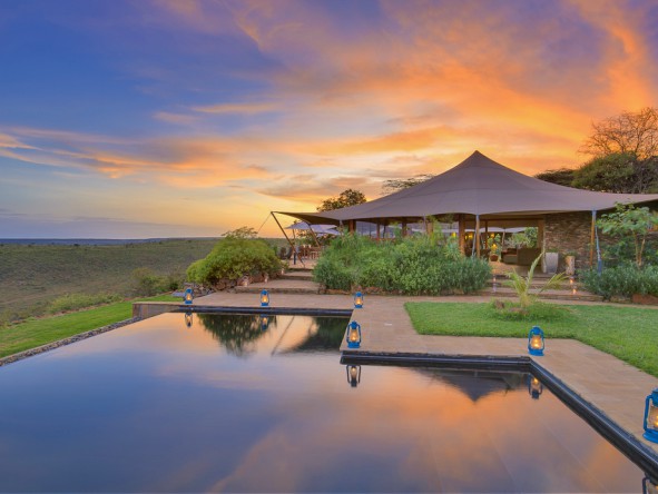 The beautiful infinity pool transports you into the African plains and is an ideal spot to relax during the day.