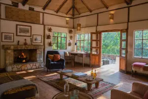 6-bwindi-lodge-biblioteca