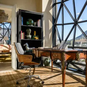 Le penthouse d'une chambre à coucher est le joyau situé au dernier étage du Silo et offre une triple vue sur la ville du Cap.